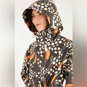 Farm Rio: Black Tucanismo Raincoat ☔️ 🌧️ 🧥